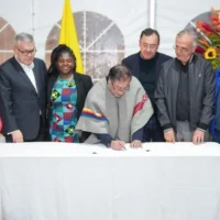 proyecto ley paz total — Congreso evalúa proyecto ley paz total para derogar política de gobierno salient