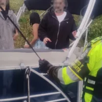 rescate turistas Guatapé — Rescatan cinco turistas varados en el embalse de Guatapé