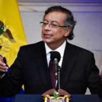 Petro reformas sociales — Petro Alerta sobre Desmantelamiento de Reformas Sociales