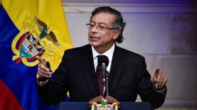 Petro reformas sociales — Petro Alerta sobre Desmantelamiento de Reformas Sociales