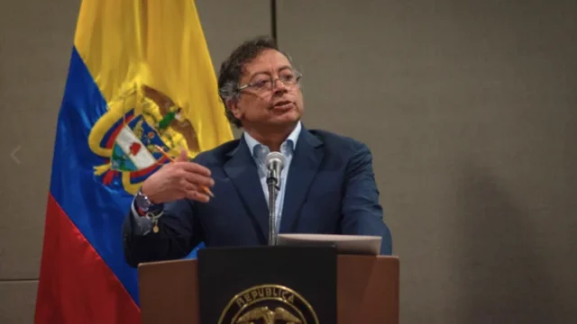 Solicitud viaje Petro — Expresidente Petro busca aval del Senado para viajar por un año