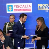 investigación corrupción gobierno — Investigación corrupción gobierno anterior: De la Espriella activa comisión espe