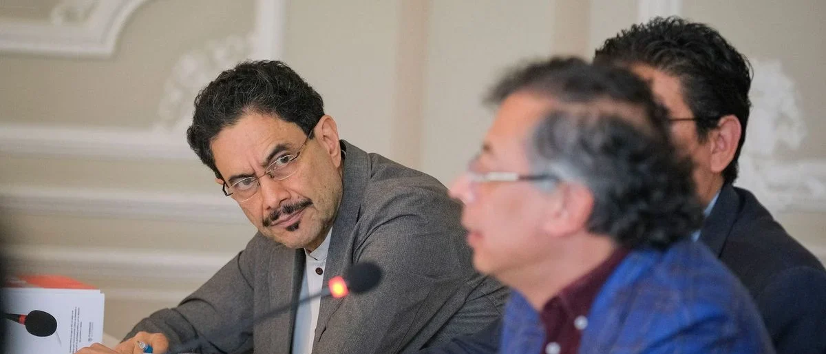 revocación negociadores FARC — Revocación negociadores FARC: Petro reactiva órdenes de captura a siete disident