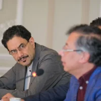 revocación negociadores FARC — Revocación negociadores FARC: Petro reactiva órdenes de captura a siete disident