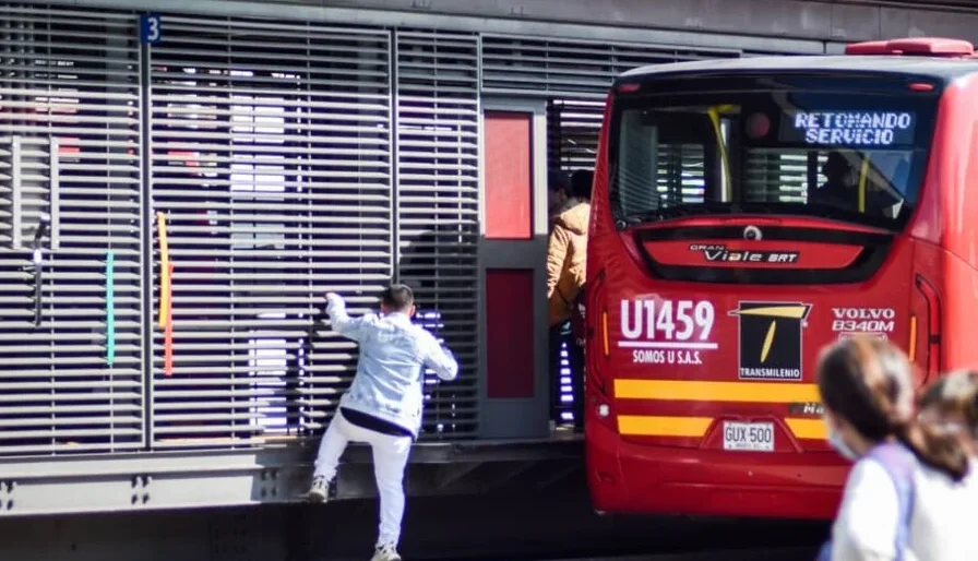 seg — La seguridad en TransMilenio Bogotá bajo escrutinio por presencia de habitantes