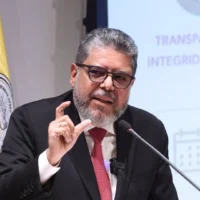 control fondos reconstrucción — Lupa al Control de Fondos de Reconstrucción: 30 Billones de Pesos Bajo la Mira e
