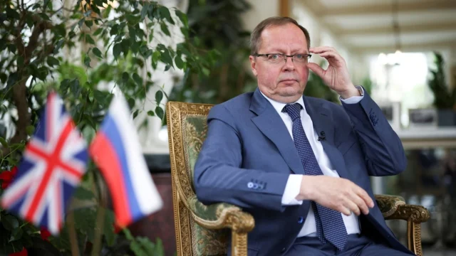 retiro embajador Rusia — Rusia Retira Embajador en Reino Unido: Escalada de Tensión con Implicaciones Glo