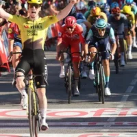 desempeño colombianos Vuelta — Desempeño colombianos Vuelta: los 'escarabajos' se preparan para la montaña en E