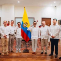 Acuerdos empresariales reconstrucción — Acuerdos empresariales reconstrucción: Bancos y líderes económicos se unen por d