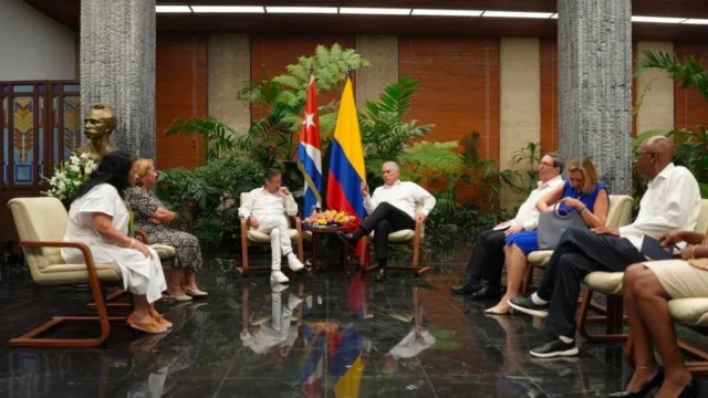 Petro pide bloqueo Cuba — Petro pide a EE. UU. levantar bloqueo a Cuba tras reunión con Díaz-Canel
