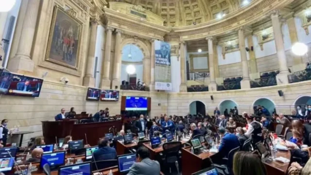 déficit presupuesto Congreso — Gobierno Petro Asigna $45.000 Millones para Superar Déficit Presupuesto Congreso