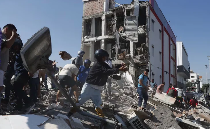 víctimas por sismo — Colombia: Sismo deja al menos 71 víctimas fatales y más de cien desaparecidos