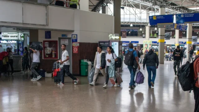 Salida Bogotá puente festivo — Más de 231.000 viajeros inician Salida Bogotá Puente Festivo en medio de emergen