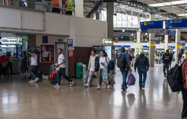 Salida Bogotá puente festivo — Más de 231.000 viajeros inician Salida Bogotá Puente Festivo en medio de emergen