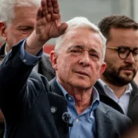 traslado expediente Uribe — Comisión de Acusaciones solicita traslado expediente Uribe a la Fiscalía por fue