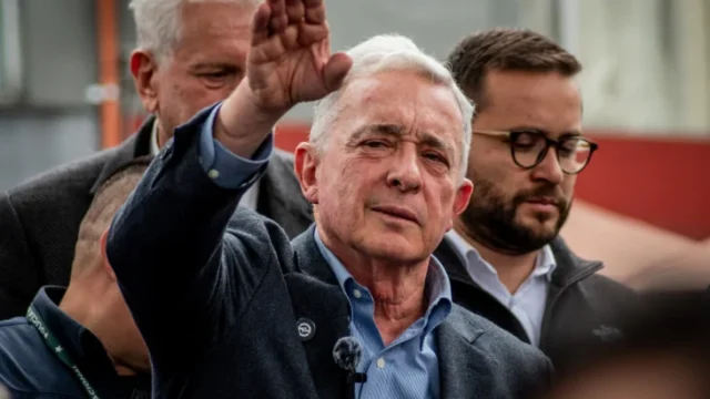 traslado expediente Uribe — Comisión de Acusaciones solicita traslado expediente Uribe a la Fiscalía por fue