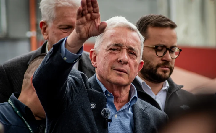 traslado expediente Uribe — Comisión de Acusaciones solicita traslado expediente Uribe a la Fiscalía por fue