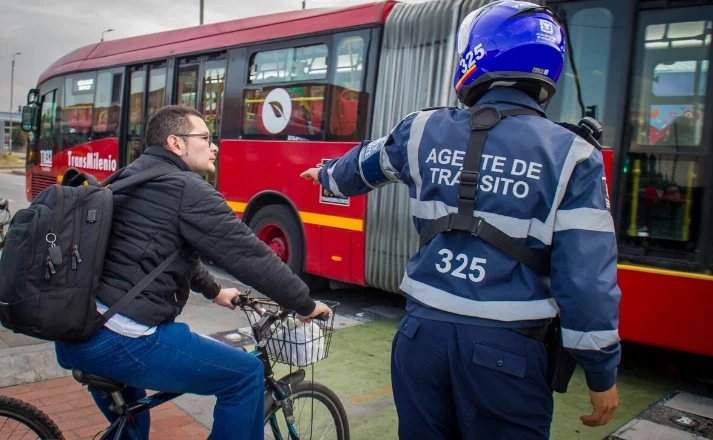 educación vial colegios — Gobierno decreta la implementación de educación vial en colegios colombianos