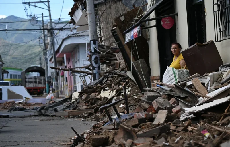 búsqueda sobrevivientes sismo — Búsqueda Sobrevivientes Sismo: Colombia Lucha Contra el Reloj Tras Terremoto
