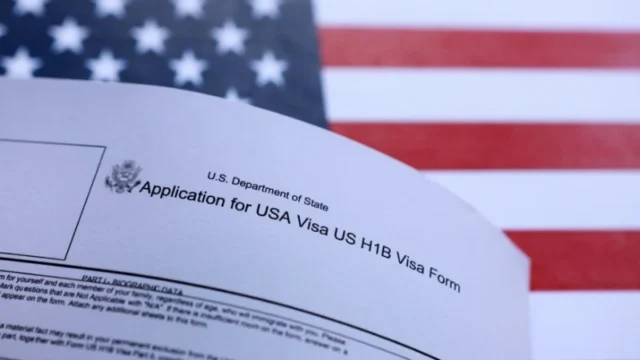 suspensión visas inmigrante — Juez anula suspensión de visas de inmigrante en EE. UU. que afectaba a Colombia