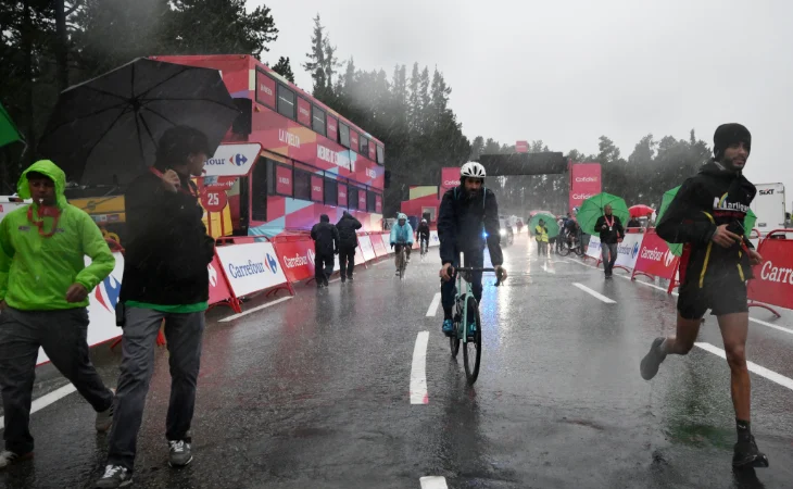 Vuelta España etapa cancelada — Vuelta a España: Tormenta de granizo cancela etapa clave en los Pirineos