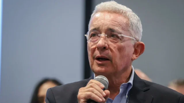 Caso Uribe competencia — Conflicto de Competencias en Caso Uribe se Define el 9 de Noviembre