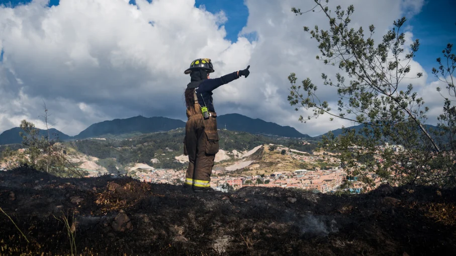 Ayuda humanitaria Chile — Chile Refuerza Capacidad de Colombia contra Incendios con Ayuda Humanitaria